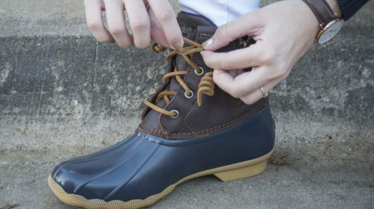 how to tie sperry boots