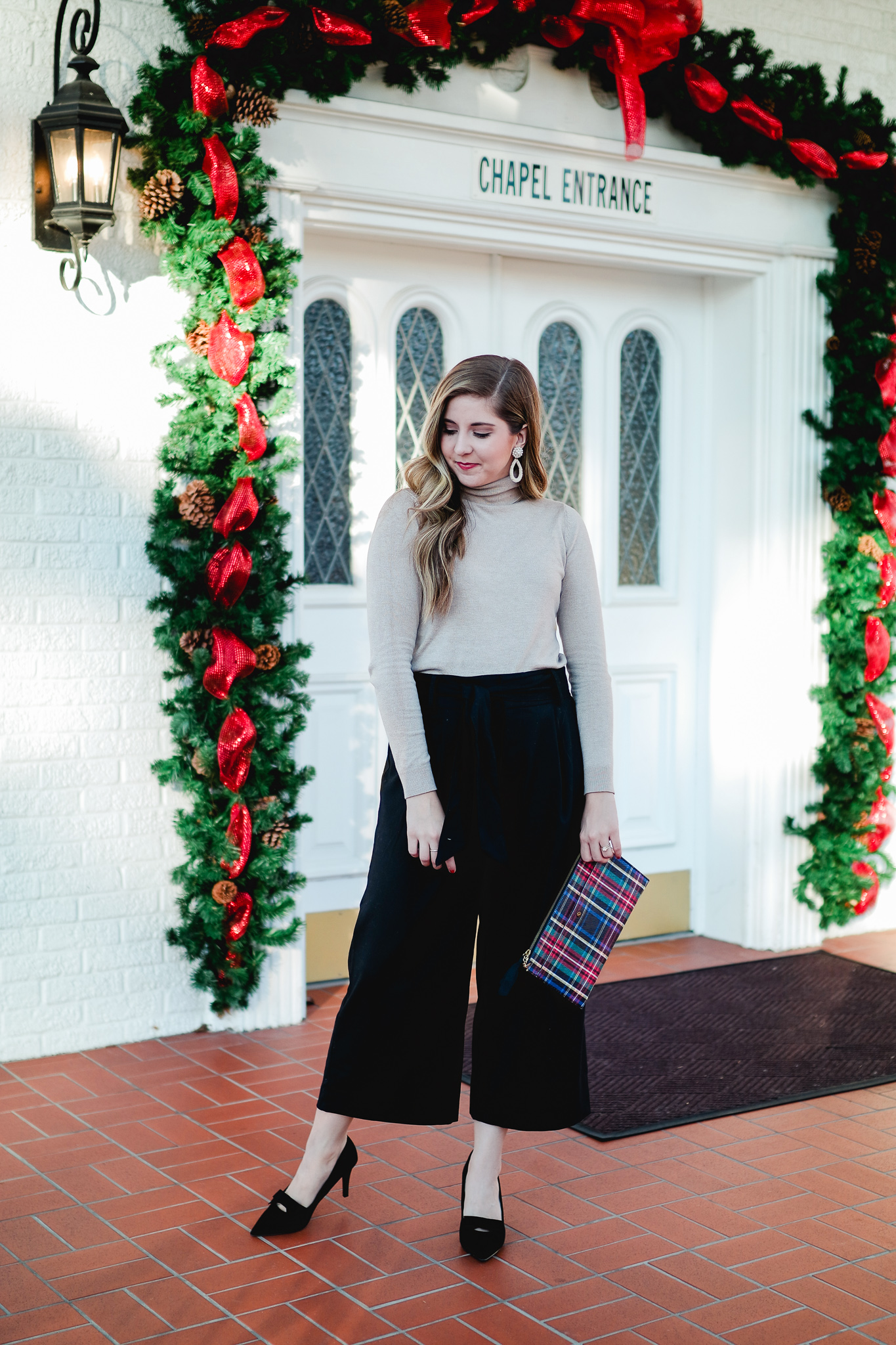 what-to-wear-for-christmas-eve-thrifty-pineapple