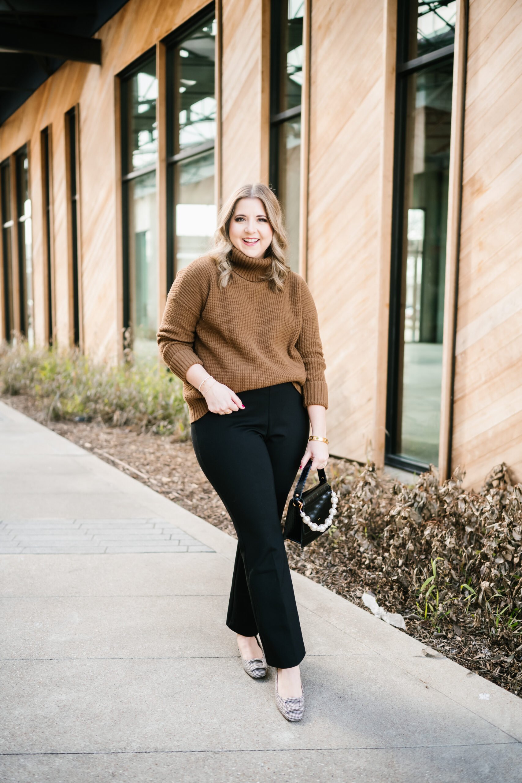 Winter Workwear Outfit Inspiration: Classic Comfort and Style